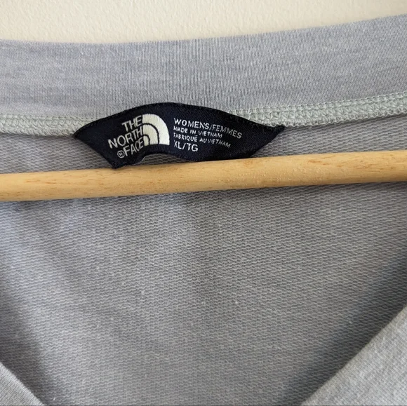 The North Face cropped grey sweater XL - Picture 2 of 2